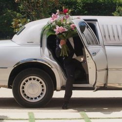 Un novio aparece en limusina en 'Cuatro Weddings'