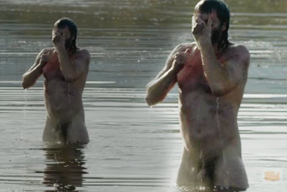 Chris Pine, en un desnudo frontal, enseñando el pene en 'El rey proscrito'