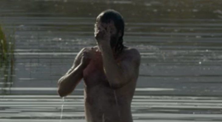 Chris Pine, en un desnudo frontal, enseñando el pene en 'El rey proscrito'