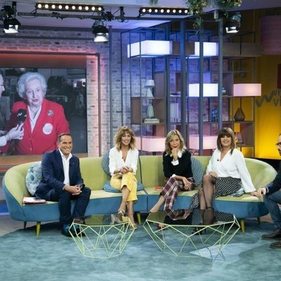Emma García junto a los colaboradores en 'Viva la vida'