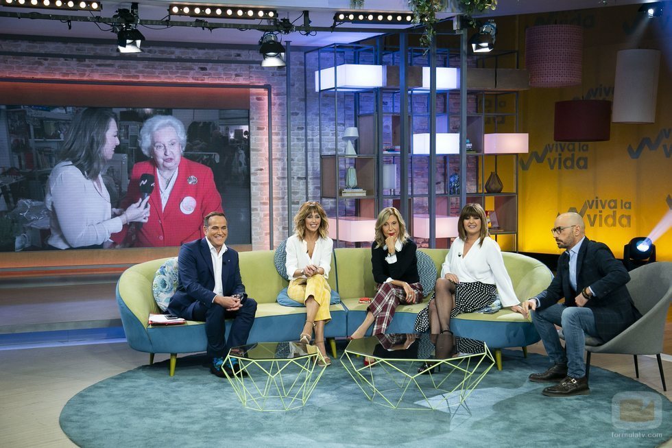 Emma García junto a los colaboradores en 'Viva la vida'