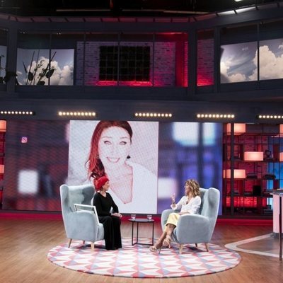 Emma García junto a la actriz Verónica Forqué en 'Viva la vida'
