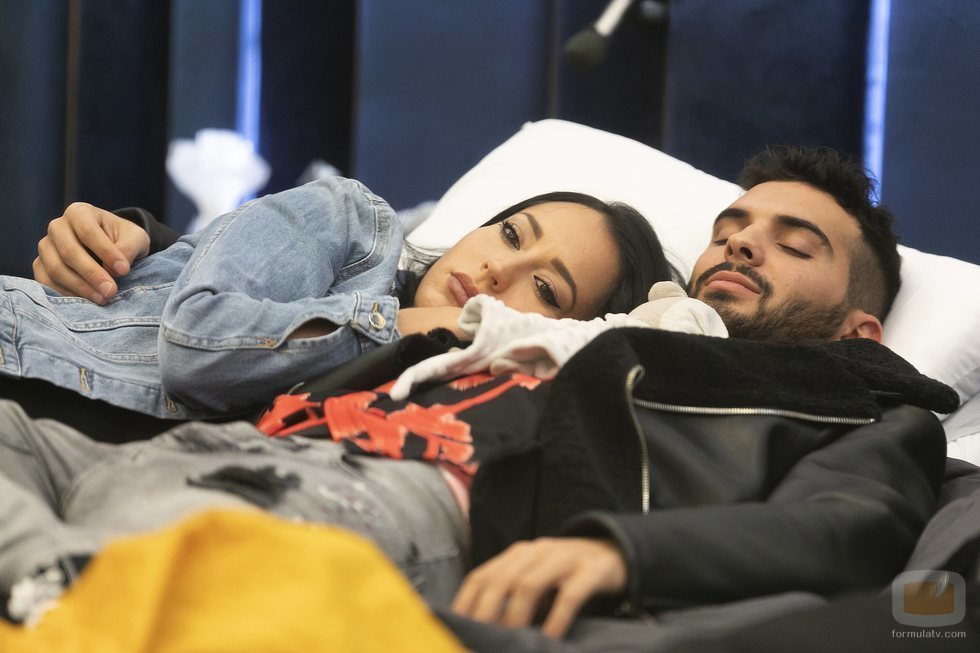 Suso y Aurah abrazados en la Gala 9 de 'GH VIP 6'