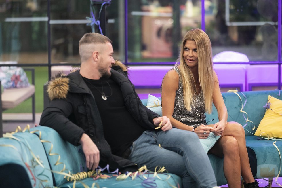 Tony y Makoke hablan durante la Gala 9 de 'GH VIP 6'