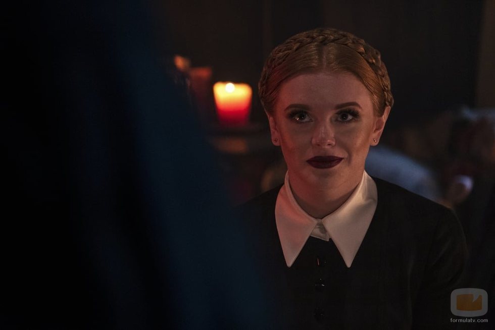 Dorcas en el especial navideño de 'Las escalofriantes aventuras de Sabrina'