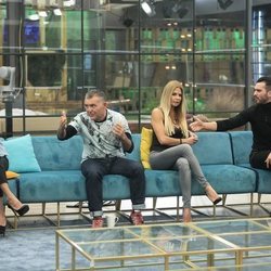 Los concursantes charlan durante la Gala 10 de 'GH VIP 6'