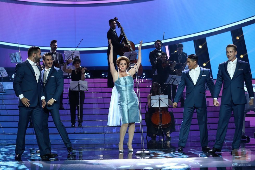 Anabel Alonso en la piel de Los cinco latinos en la Gala 8 de 'Tu cara me suena'