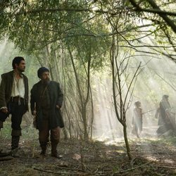 Pablo Molinero y Manuel Morón en el rodaje de la segunda temporada de 'La peste'