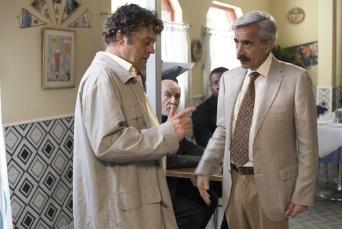 Antonio habla con el marido de Amparo en la 19ª temporada de 'Cuéntame cómo pasó'