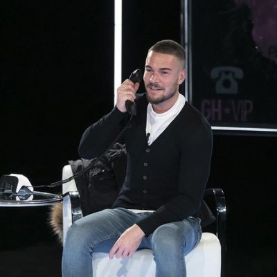 Tony Spina llamando por teléfono en la gala 11 de 'GH VIP 6'