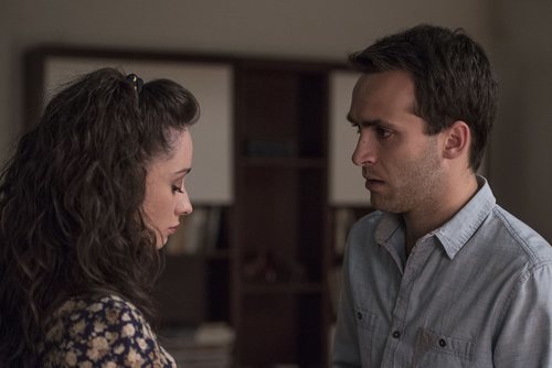 Karina y Carlos en el final de la temporada 19 de 'Cuéntame cómo pasó'