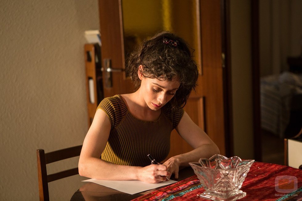 Elena Rivera escribe una carta en el final de la temporada 19 de 'Cuéntame cómo pasó'