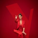 La presentadora de 'La Voz', Eva González, posa vestida de rojo