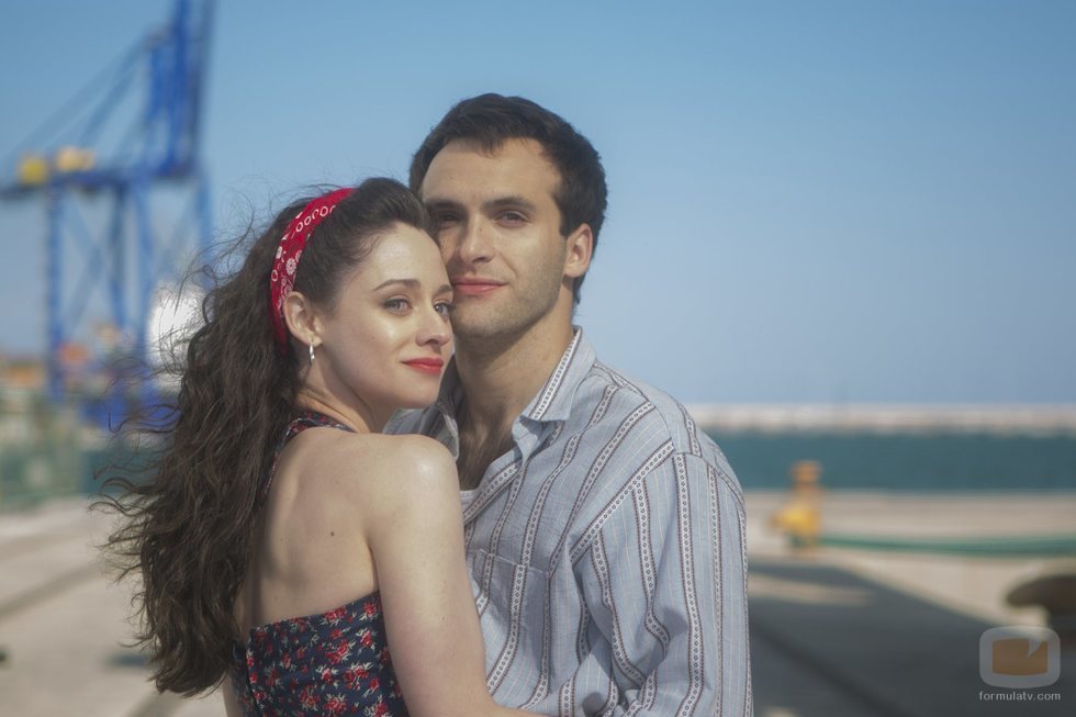 Carlos y Karina, juntos en el final de la temporada 19 de 'Cuéntame cómo pasó'