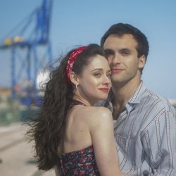 Carlos y Karina, juntos en el final de la temporada 19 de 'Cuéntame cómo pasó'