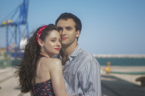 Carlos y Karina, juntos en el final de la temporada 19 de 'Cuéntame cómo pasó'