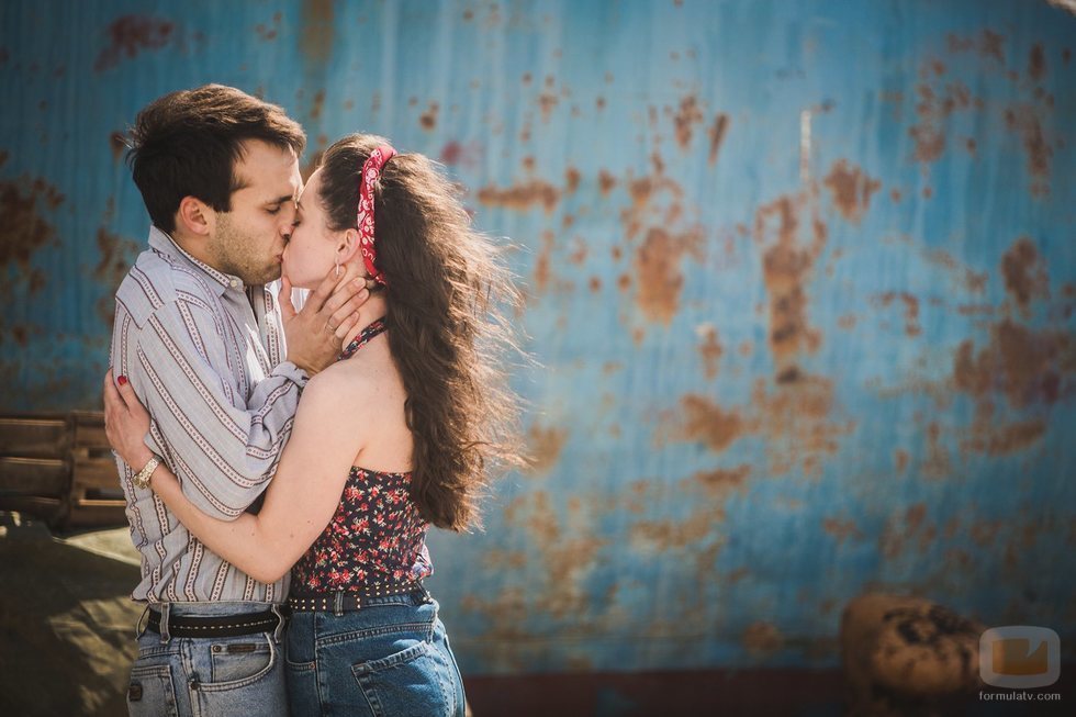 Carlos y Karina, en el final de la temporada 19 de 'Cuéntame cómo pasó'