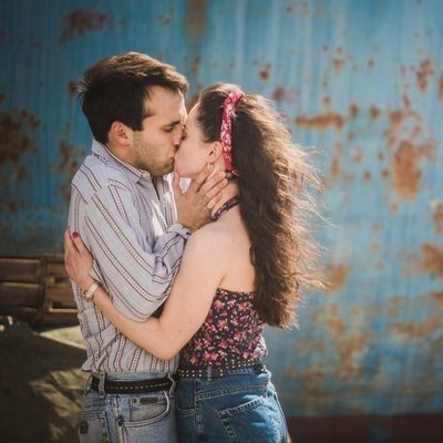 Carlos y Karina, en el final de la temporada 19 de 'Cuéntame cómo pasó'