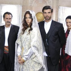 Cansu Dere, Mehmet Akif Alakurt, Menderes Samancilar y Zeynep Eronat en 'Sila'