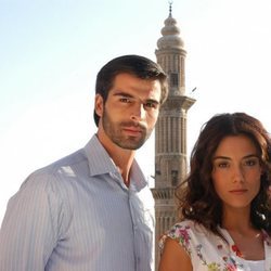 Cansu Dere y Mehmet Akif Alakurt dan vida a Sila y Boran, protagonistas de 'Sila'