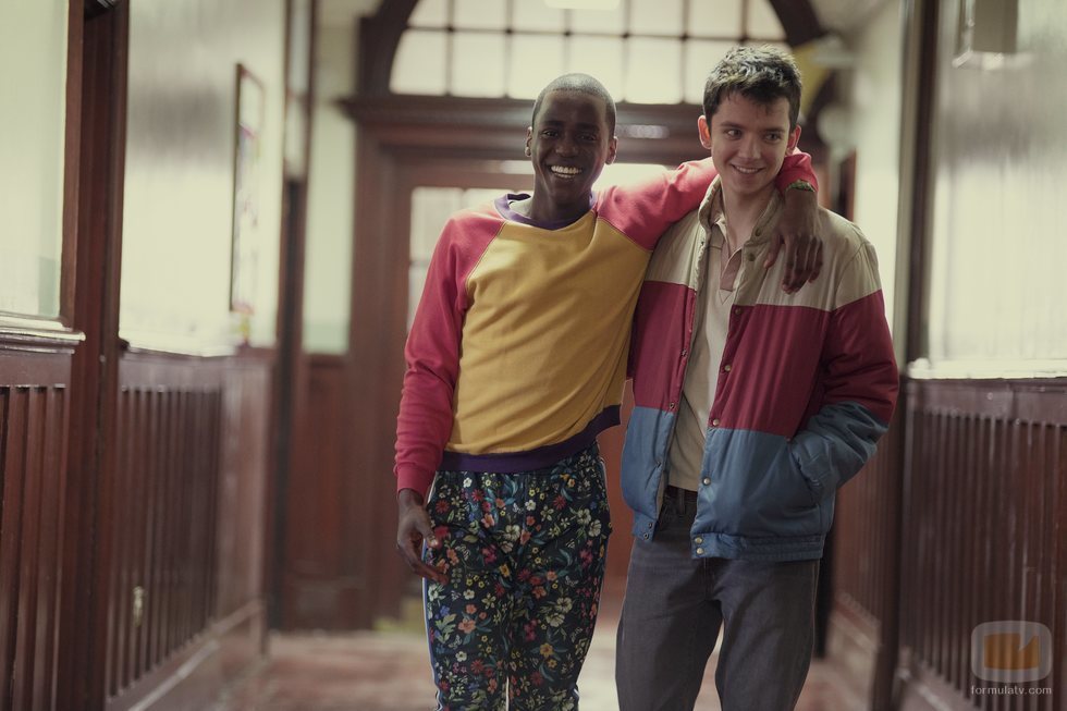 Ncuti Gatwa y Asa Butterfield como Eric y Otis en 'Sex Education'