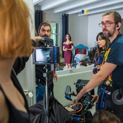 Leticia Dolera dirige una escena con Celia Freijero en 'Déjate llevar'