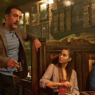 Héctor junto a las enfermeras en el primer capítulo de 'Hospital Valle Norte'