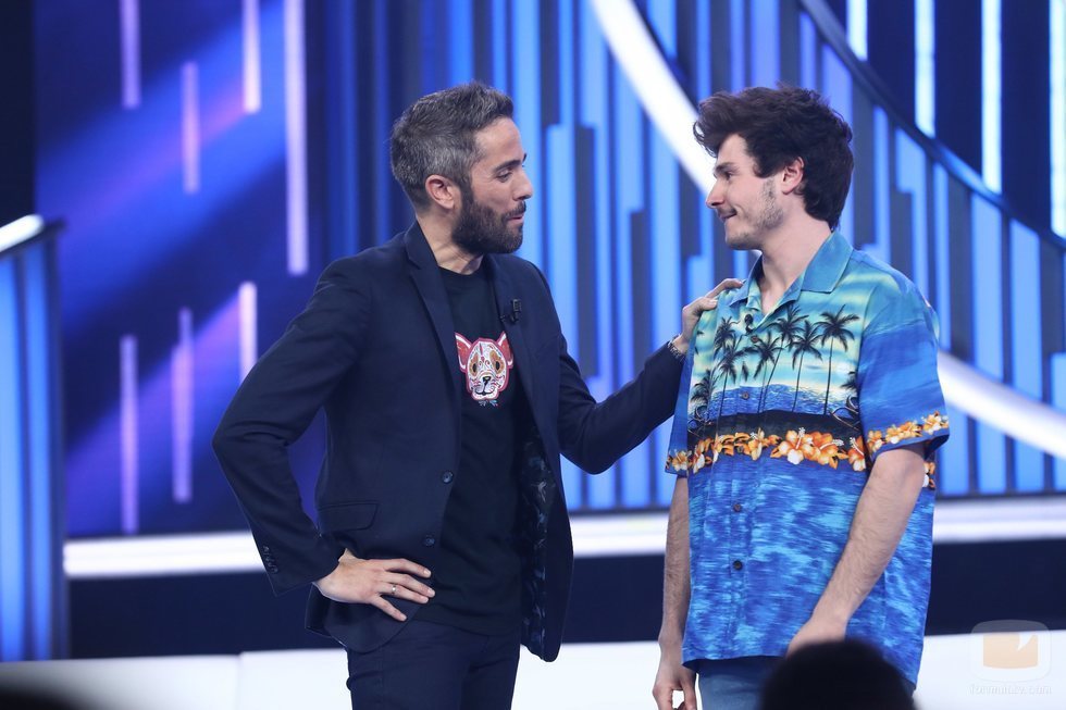 Roberto Leal con Miki tras ser expulsado en la Gala 12 de 'OT 2018'