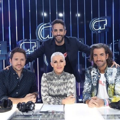 Roberto Leal junto al jurado de 'OT 2018' en la Gala 12