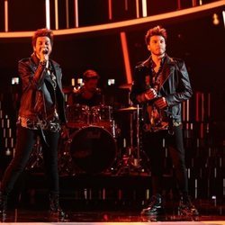 María Villalón es Blas Cantó y actúa con el propio cantante en 'Tu cara me suena'