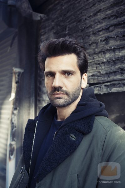Kaan Urgancioglu, actor que interpreta a Emir Kozcuoglu en 'Kara Sevda'