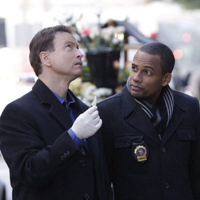 Gary Sinise y Hill Harper en el capítulo "Jugando con fuego" de 'CSI: NY'