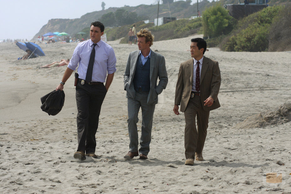 Simon Baker en la playa