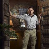 Michael Emerson posa en una foto promocional de 'Perdidos'
