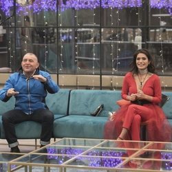 Koala y Miriam sonrientes en el salón de la casa en la final de 'GH VIP 6'