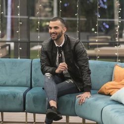 Suso sonriente en el salón de la casa en la final de 'GH VIP 6'