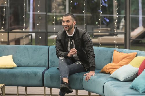 Suso sonriente en el salón de la casa en la final de 'GH VIP 6'