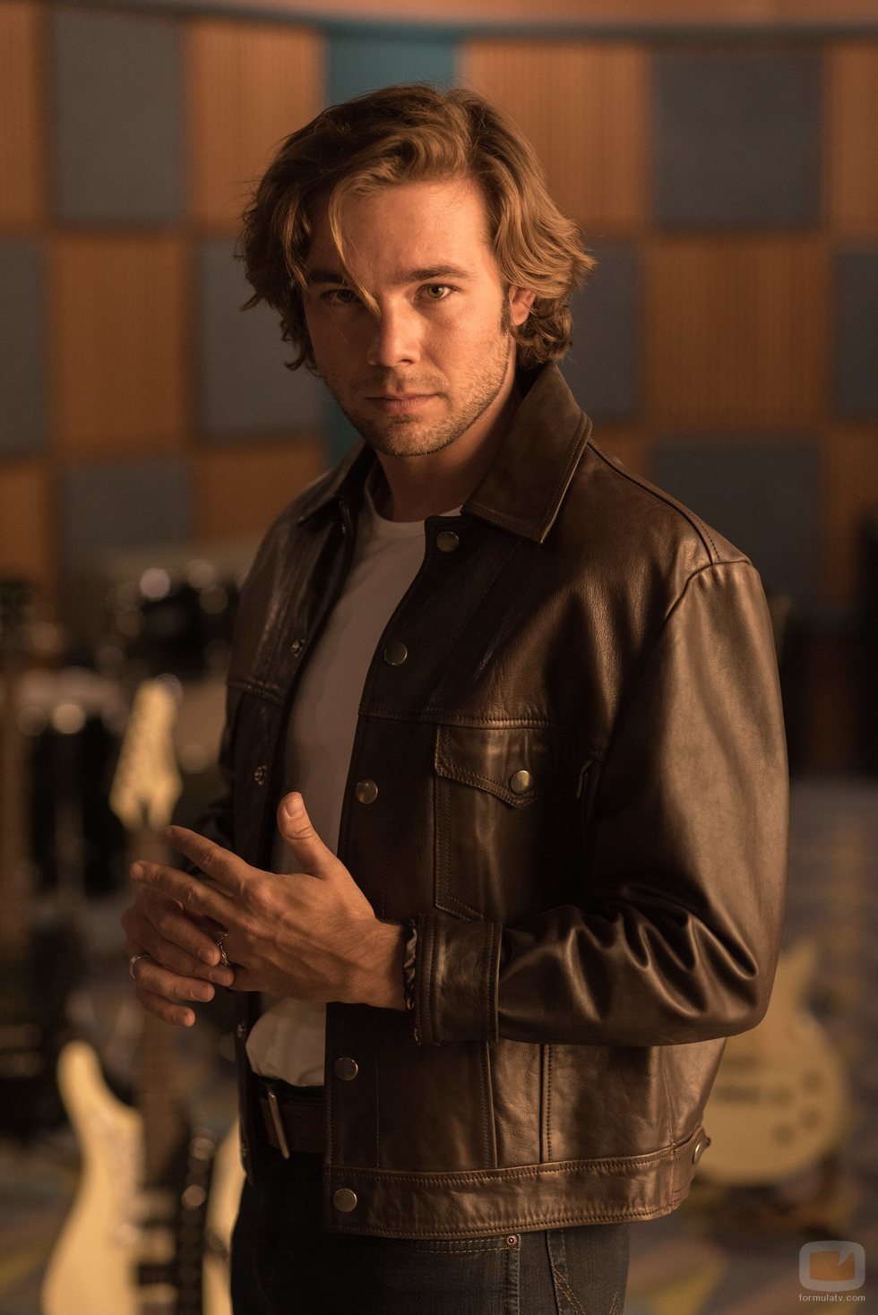 Carlos Cuevas es Roberto en '45 Revoluciones'
