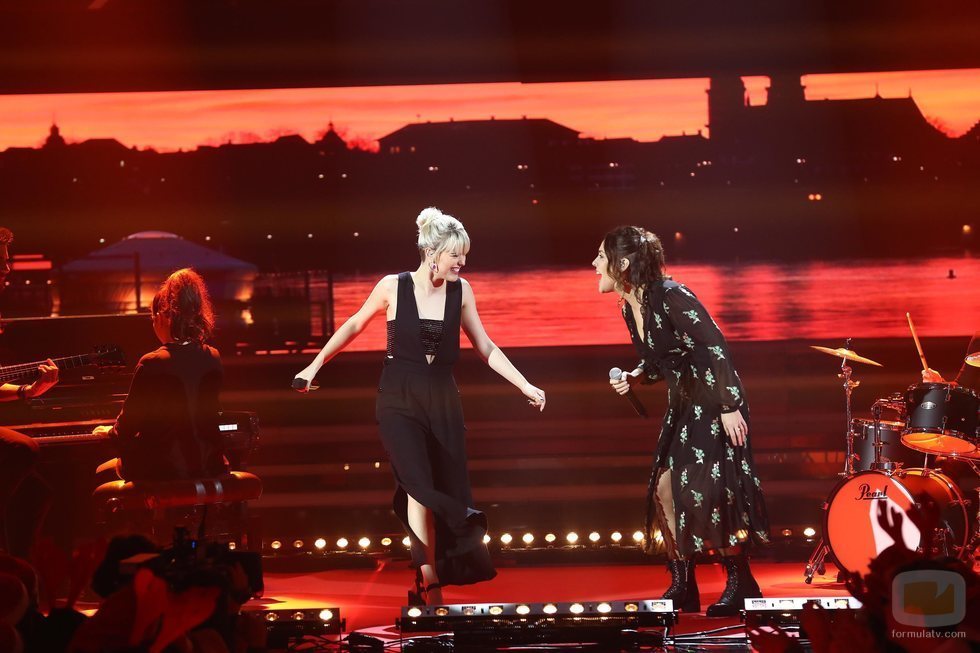 Alba Reche y Zaz cantando en la Gala de Navidad de 'OT 2018'