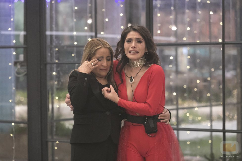 Miriam Saavedra con su madre en el interior de la casa en la final de 'GH VIP 6'
