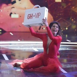 Miriam Saavedra junto al maletín en la final de 'GH VIP 6'