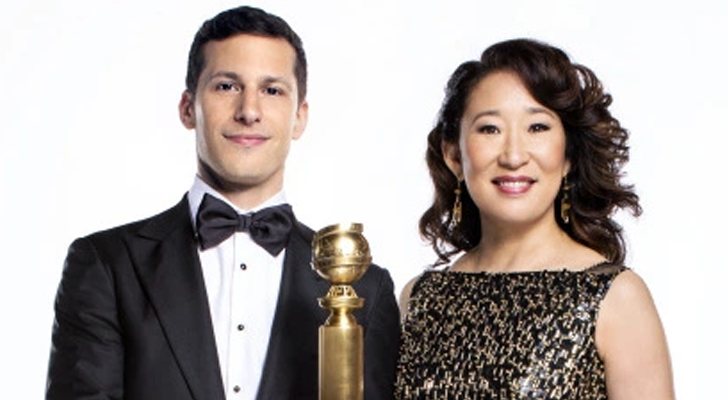 Andy Samberg y Sandra Oh, presentadores de la 76ª edición de los Globos de Oro, posan con la nueva estatuilla