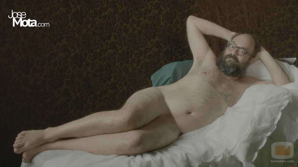 Ignatius Farray se desnuda en el especial de Nochevieja de José Mota