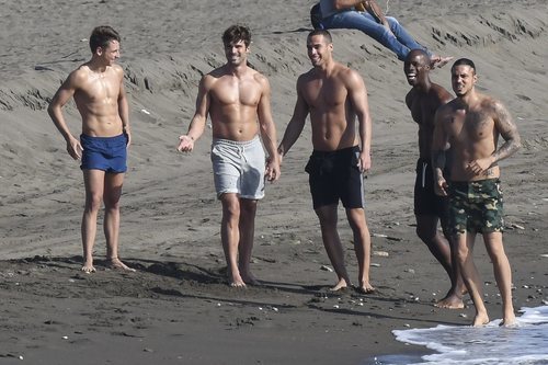 Carlo Costanzia, Jesús Mosquera y el resto del reparto masculino de 'Toy Boy'