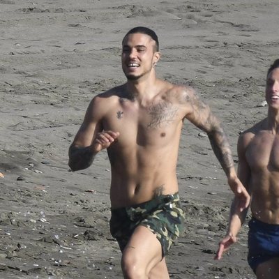 Carlo Costanzia, a la carrera para preparar su papel como stripper en 'Toy Boy'