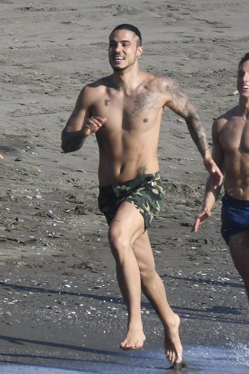 Carlo Costanzia, a la carrera para preparar su papel como stripper en 'Toy Boy'