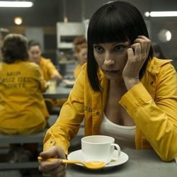 Zulema en el comedor de la cárcel de 'Vis a vis'