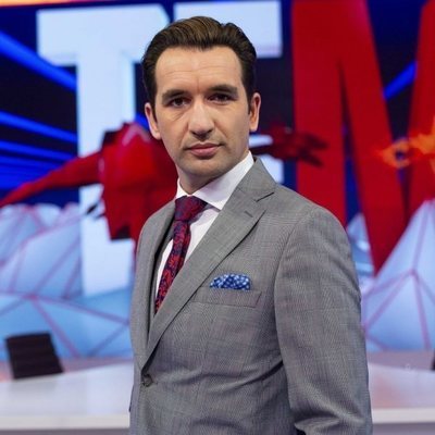 Miguel Lago posa en el plató de 'Todo es mentira'