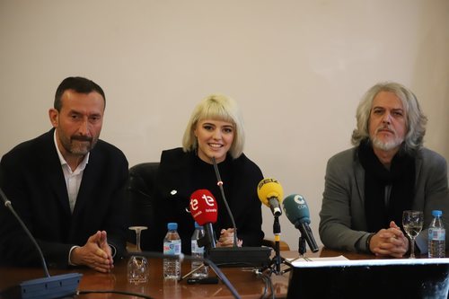 Alba Reche, recibida en el Ayuntamiento de Elche por el alcalde