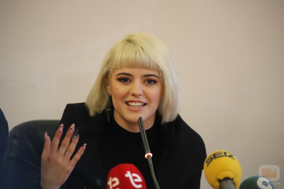 Alba Reche, compareciendo ante los medios en su recibimiento en Elche